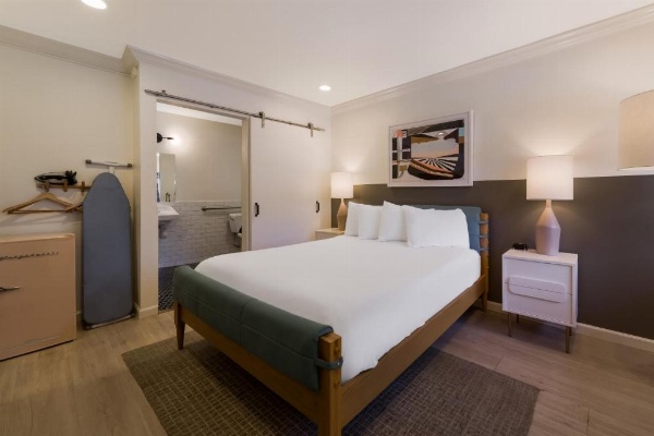 Signature Inn Oakland image 22